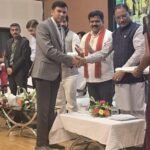 मुख्यमंत्री श्री विष्णुदेव साय ने सीईओ जिला पंचायत दिनेश कुमार नाग को किया सम्मानित