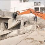 अवैध कब्जाधारियों पर चला  नगर निगम का बुलडोज़र 