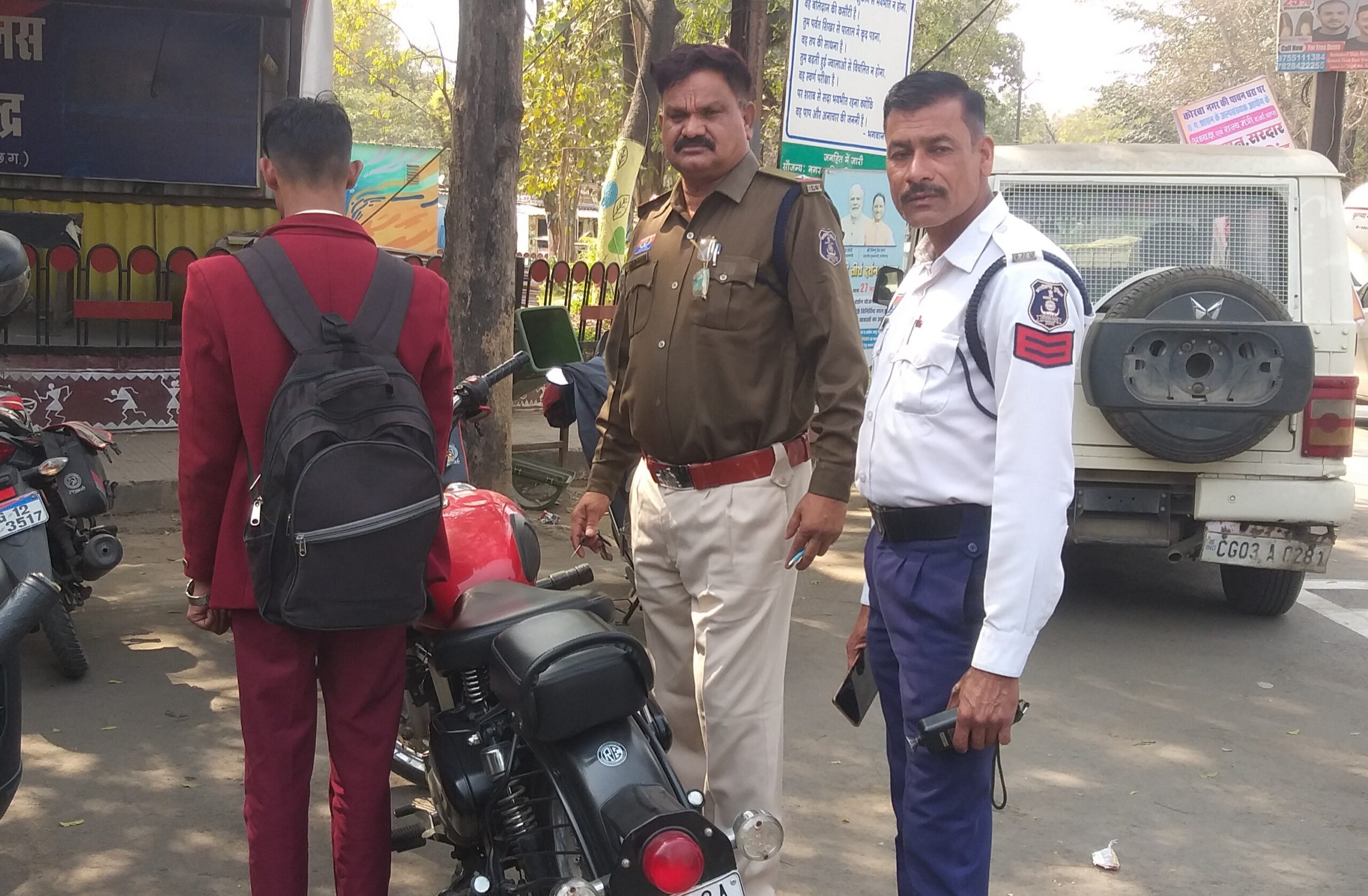 दुर्घटना के रोकथाम को लेकर पुलिस सतर्क, नाबालिकों द्वारा वाहन चलाने पर की जा रही कार्यवाही