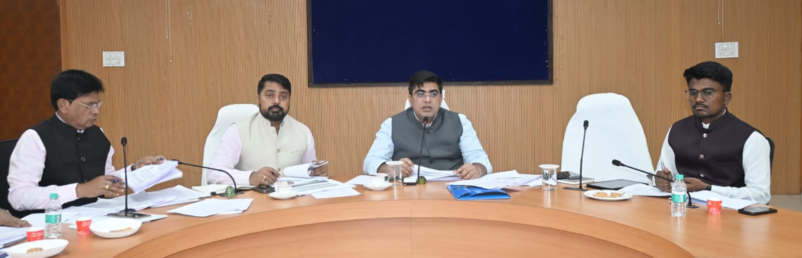 सफाई व्यवस्था दुरुस्त रखकर मॉडल वार्ड बनाएं : कलेक्टर कुणाल दुदावत