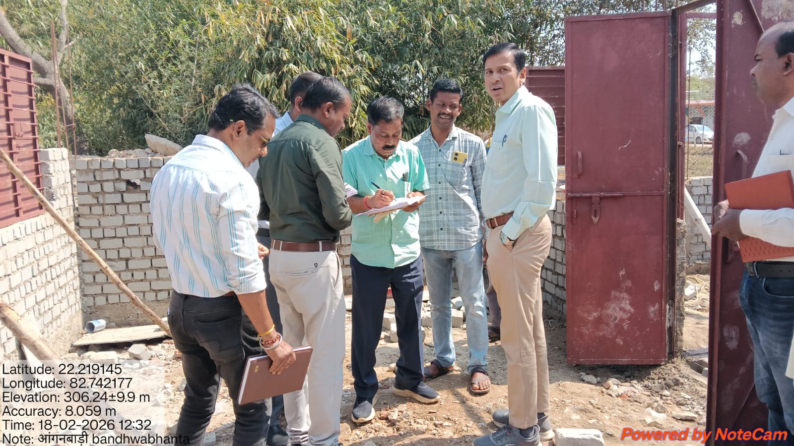 सीईओ जिला पंचायत ने आंगनबाड़ी भवन निर्माण और जल जीवन मिशन कार्यों का किया निरीक्षण