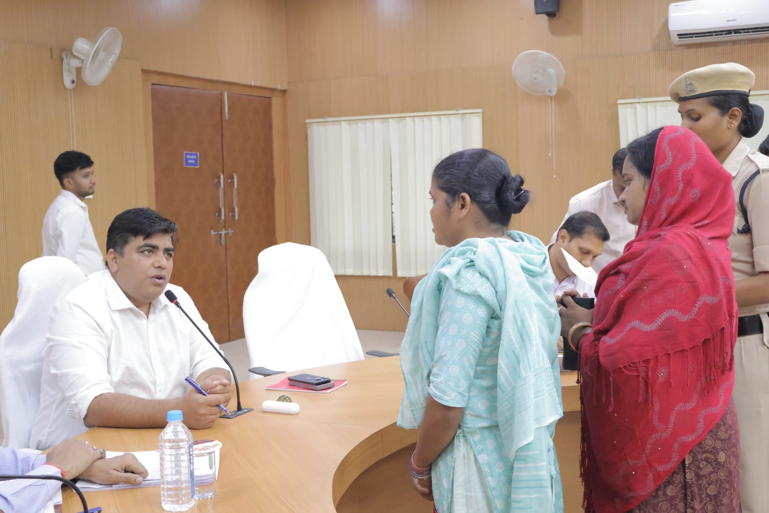 जनदर्शन में कलेक्टर ने आमजन की समस्याओं को त्वरित, पारदर्शी एवं गुणवत्तापूर्ण निराकरण के दिए निर्देश