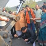 उद्योग मंत्री श्री देवांगन के उपस्थिति मे सर्वमंगला पुल पर बने सड़क का डामरीकरण व सुदृढ़ीकरण का कार्य हुआ प्रारंभ