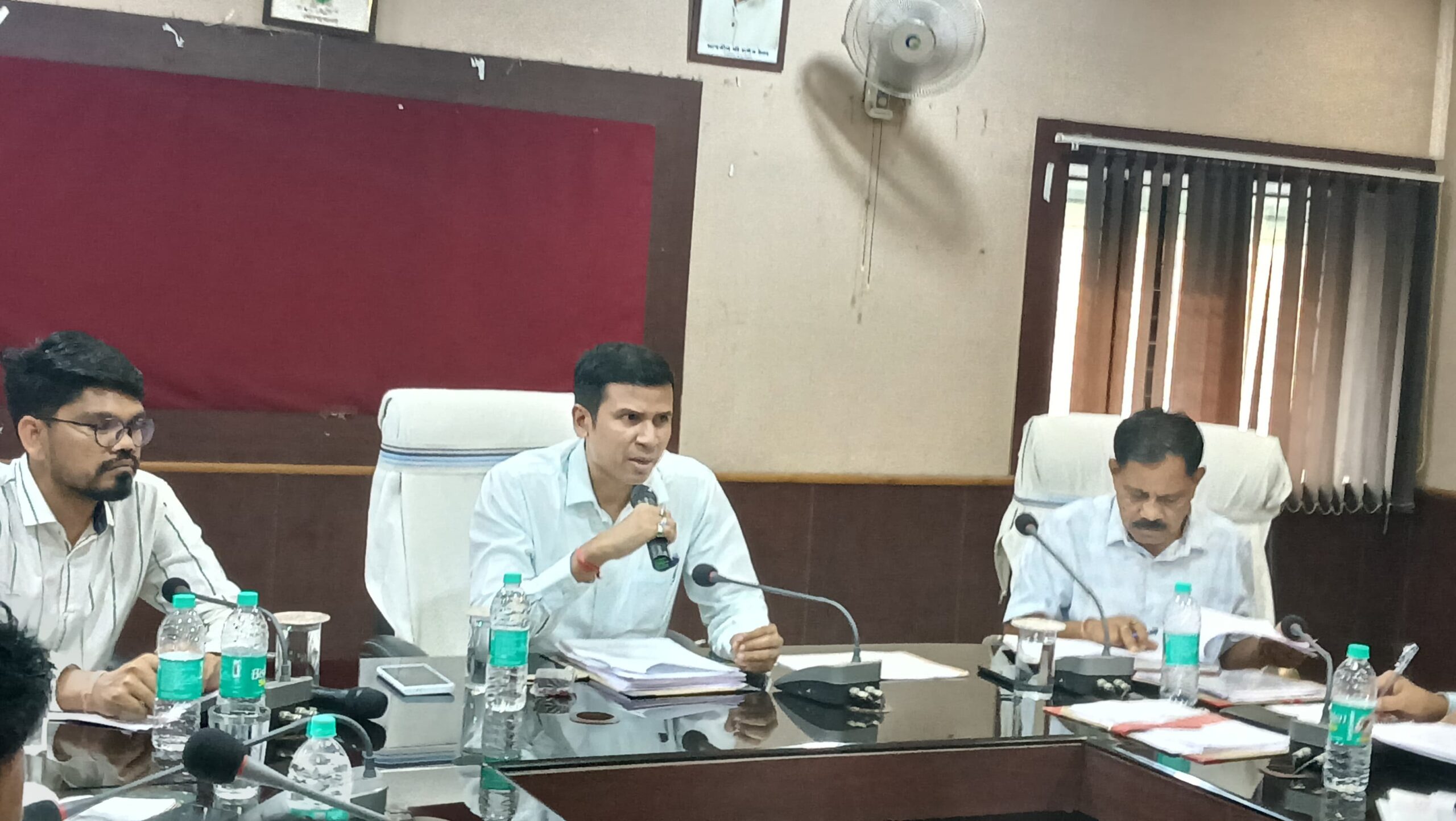 महात्मा गांधी नरेगा के कार्य मानसून के पूर्व पूर्ण कराएं : सीईओ दिनेश कुमार नाग