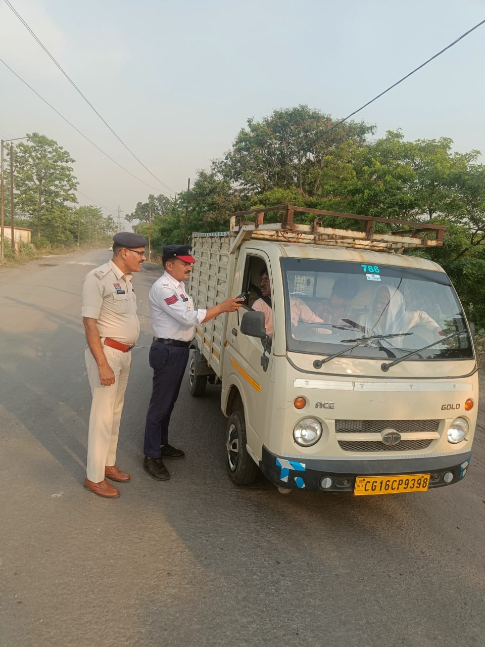 मारपीट के मामलों में 92 आरोपी गिरफ्तार, प्रतिबंधात्मक कार्रवाई एवं यातायात नियमों के उल्लंघन पर पुलिस की सख्ती