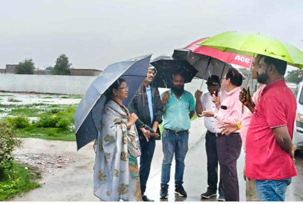 बारिश ने सफाई अभियान की खोली पोल, निगम के वार्डो मे जलभराव कि स्थिति उत्पन्न 