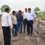 निर्माणाधीन सड़कों का कलेक्टर ने किया स्थल निरीक्षण, मरम्मत कर सुगम आवागमन सुनिश्चित करने के दिए निर्देश