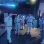 अतिरिक्त पुलिस अधीक्षक ने पाम मॉल स्थित ओएनसी (One Night Club) एवं सेंट्रल प्वाइंट स्थित बार में देर रात तक नियमों के उल्लंघन पर की कार्रवाही