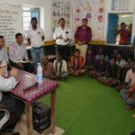 बरसती बूंदों के बीच बिरहोर बस्ती पहुँचे कलेक्टर, चौपाल में सुनीं उम्मीदों की आवाज़