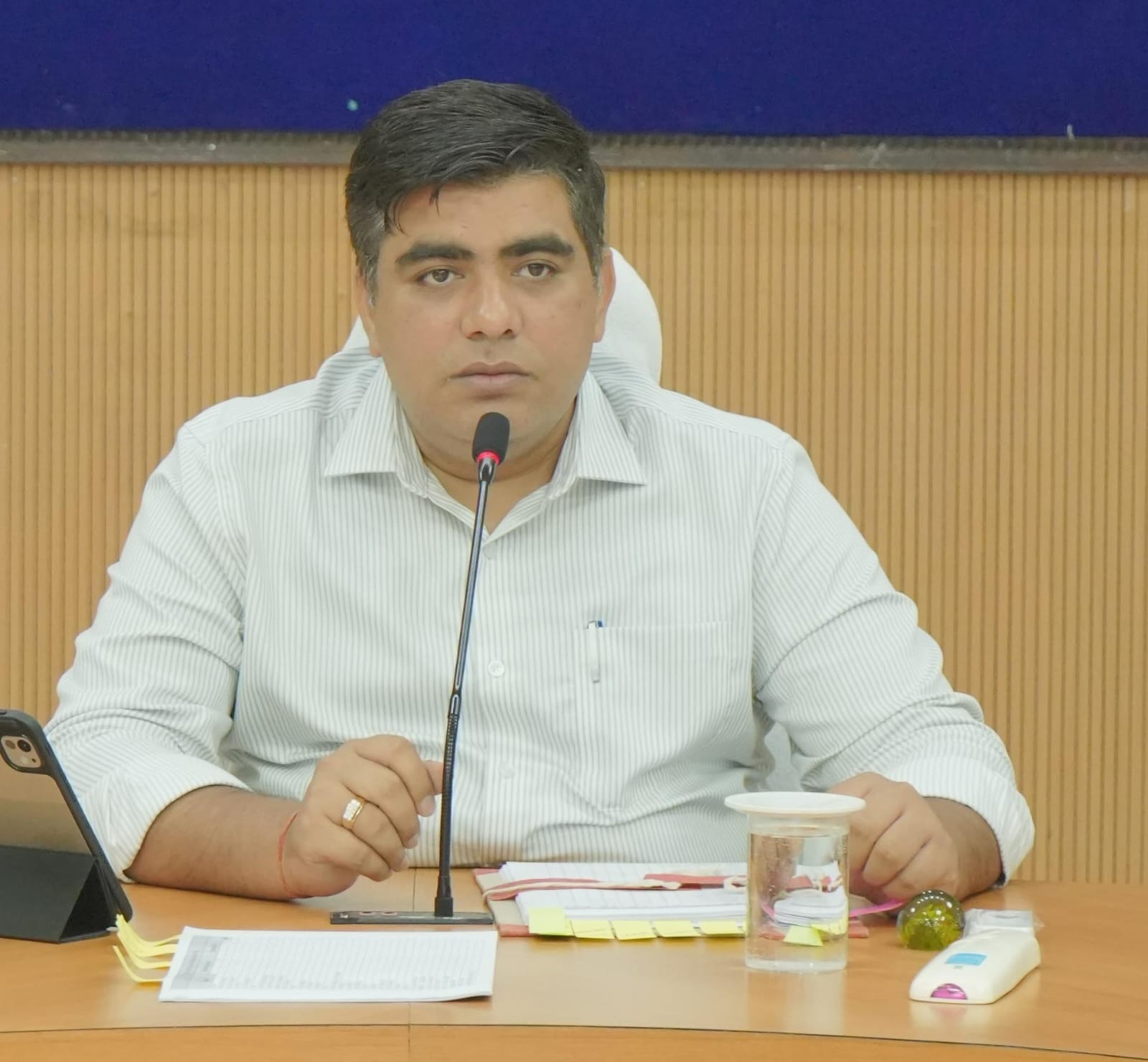 अवैध शराब और नशीले उत्पादों के निर्माण-विक्रय पर प्रभावी नियंत्रण सुनिश्चित करें :- कलेक्टर 
