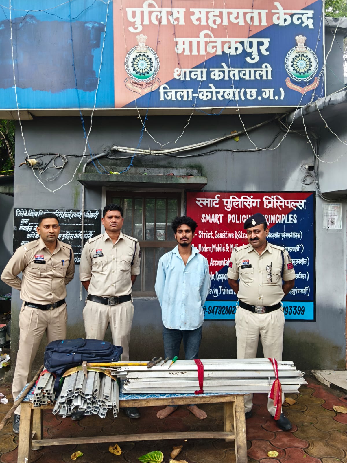 पुलिस सहायता केंद्र मानिकपुर द्वारा मिनिमाता गर्ल्स कॉलेज में हुए चोरी मे संलिप्त आरोपियों को किया गया गिरेफ्तार 