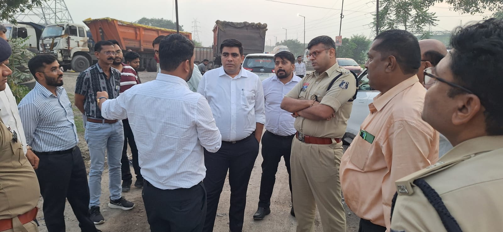 ध्यानचंद चौक से रिसदी चौक तक सड़क निर्माण का कलेक्टर-एसपी ने किया निरीक्षण