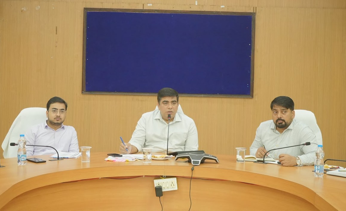 जनहित के मामलों का समयबद्ध एवं गुणवत्तापूर्ण निराकरण सुनिश्चित करें – कलेक्टर