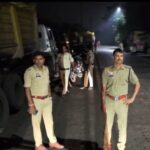 त्योहार सीजन में सड़क पर ट्रेलर खड़े कर यातायात बाधित करने वालों पर कोरबा पुलिस की सख्त कार्रवाई