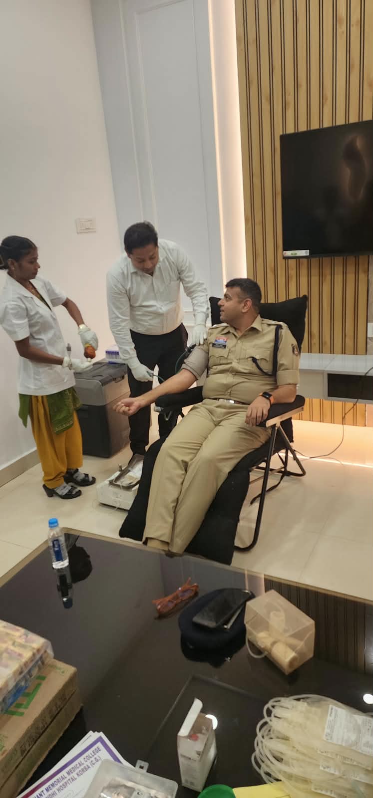 साइबर चौपाल में साइबर सुरक्षा का संदेश, रक्तदान कर पुलिस अधिकारियों ने दिया मानव सेवा का संदेश
