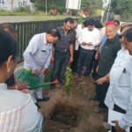 गांधी जयंती पर मंत्री लखनलाल देवांगन ने पौधरोपण कर संरक्षण का दिया संदेश