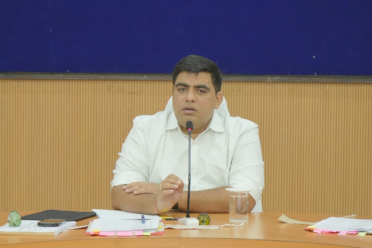 कलेक्टर की अध्यक्षता में मानव-हाथी द्वंद रोकने गठित समिति की बैठक आयोजित