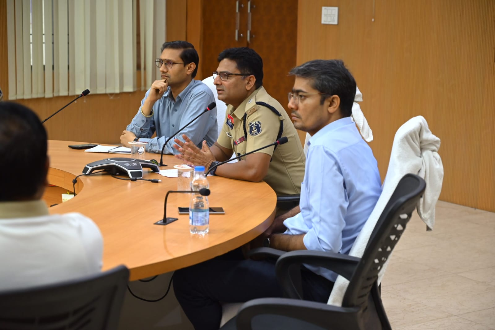 गरबा, डांडिया एवं दुर्गा पूजा समितियों की बैठक लेकर जिला प्रशासन एवं पुलिस प्रशासन ने दिए आवश्यक दिशा-निर्देश