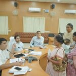 कलेक्टर ने सुनी नागरिकों की समस्याएं, समयबद्ध निराकरण के दिए निर्देश