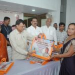 सेवा संकल्प अभियान के समापन पर मंत्री लखन लाल देवांगन ने 430 आंगनबाड़ी कार्यकर्ताओं एवं सहायिकाओं का किया सम्मान