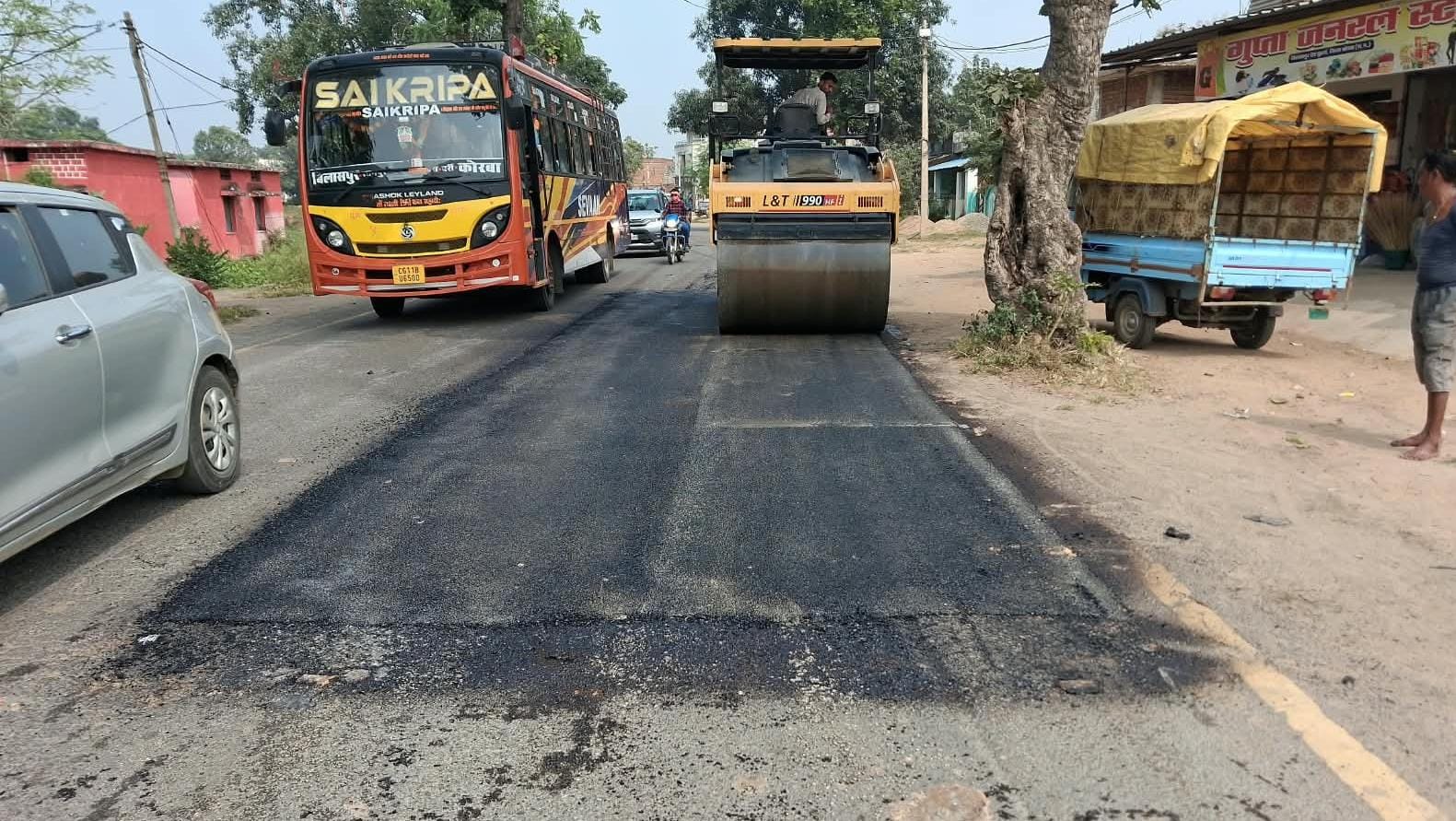 बारिश से क्षतिग्रस्त सड़कों की मरम्मत शुरू, 154 किलोमीटर मार्गों पर होगा बीटी पैच कार्य