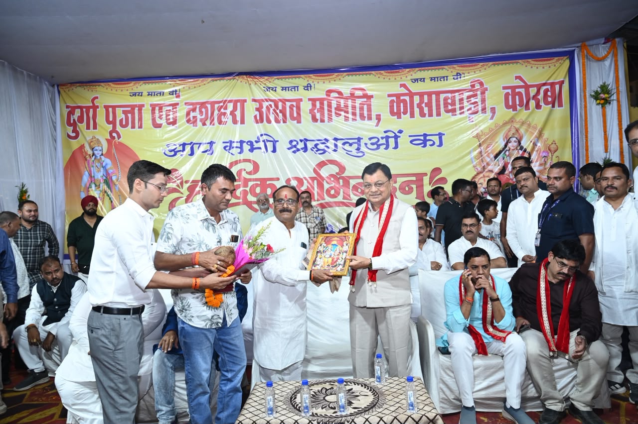 विजयादशमी पर शहर के प्रमुख दशहरा उत्सवों में शामिल हुए उद्योग मंत्री श्री लखन लाल देवांगन